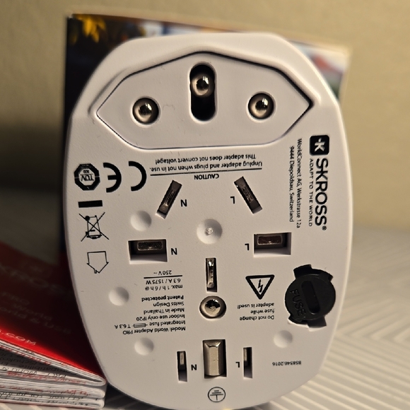 Two SKROSS PRO World Travel Adapter - Picture 7 of 8